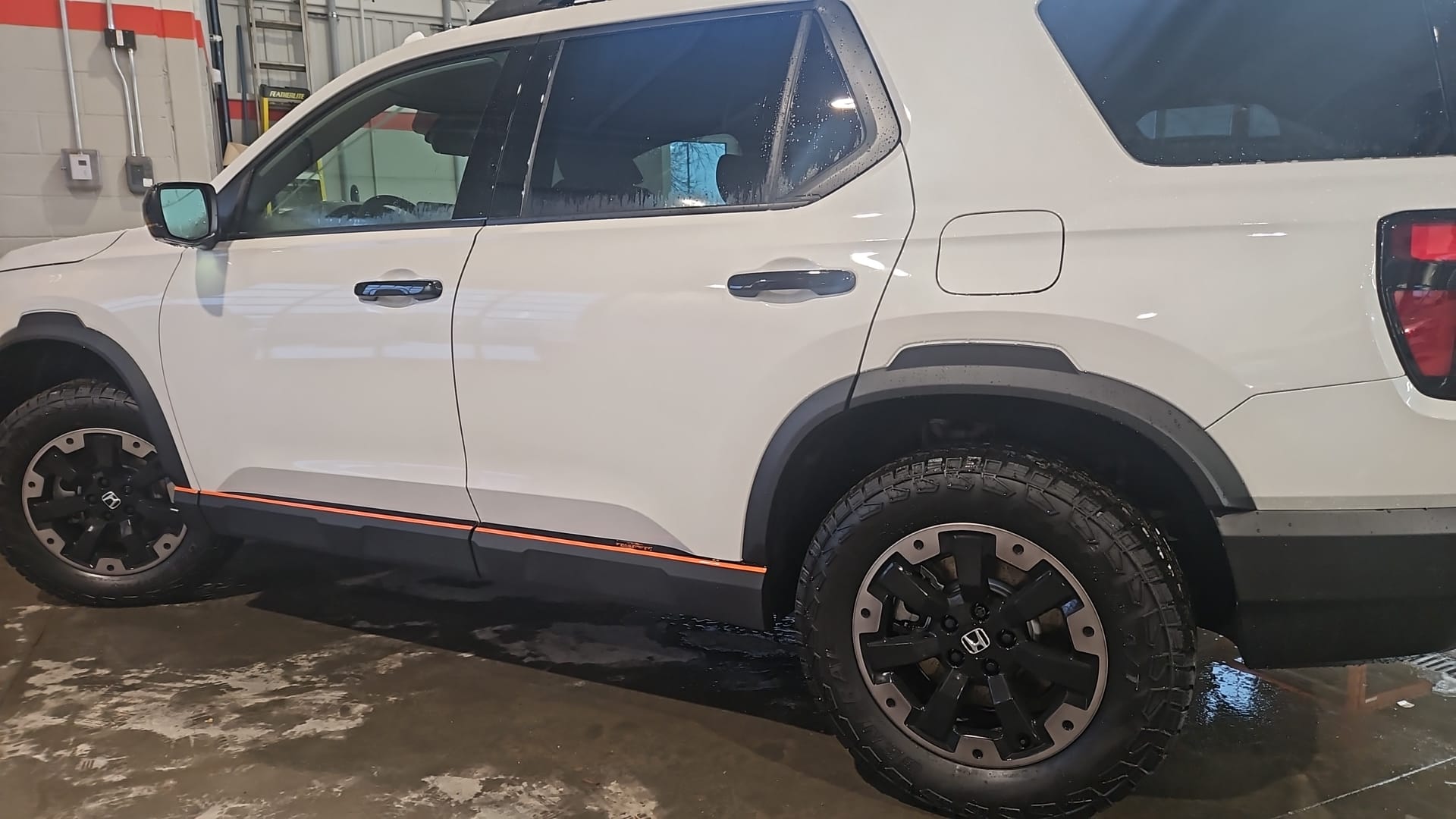 Rocker Trims (2Tone) for 2026 Honda Passport — 3
